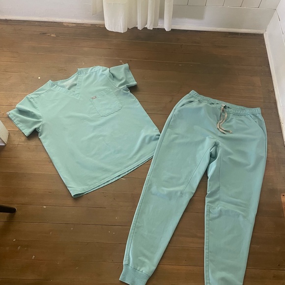 Mens Figs scrubs - Picture 6 of 11